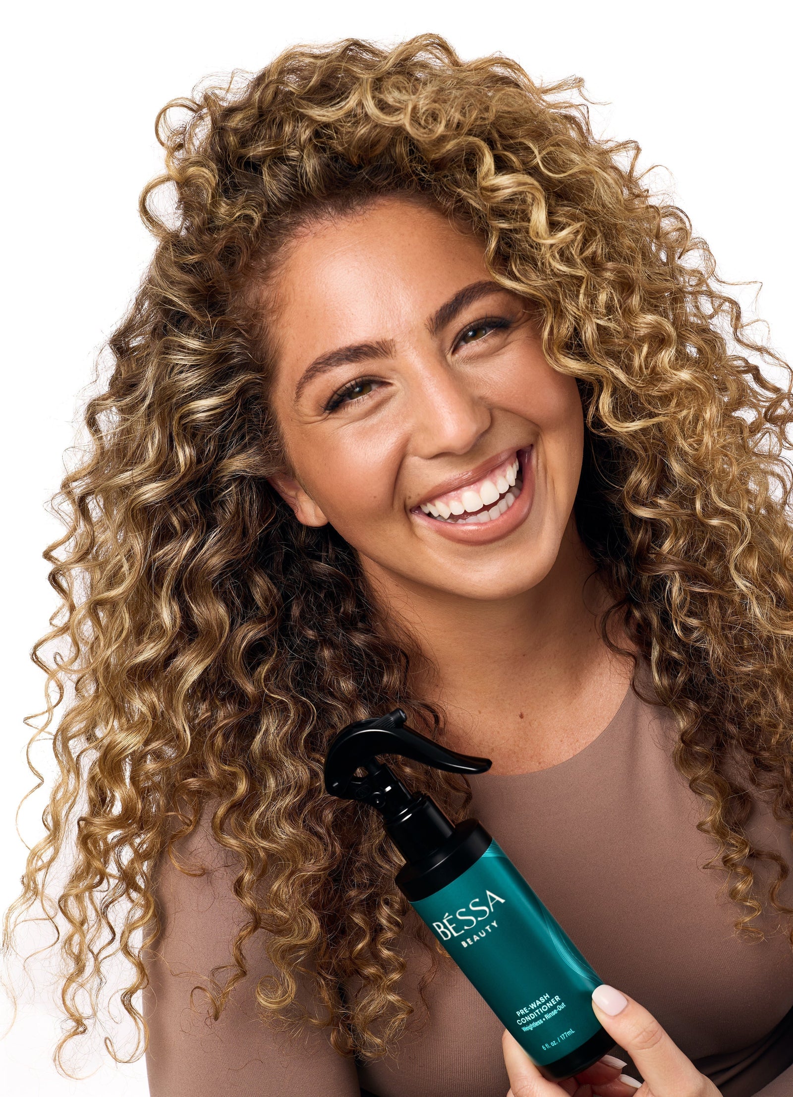 Scalp Detox Without Stripping: How to Remove Oily Buildup Safely